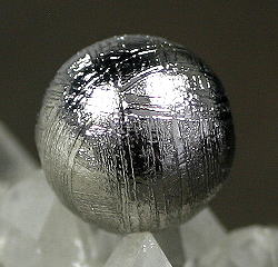 ギベオン隕石1粒売り（10mm）(GIBEON-TUBU-1010IS) | 天然石