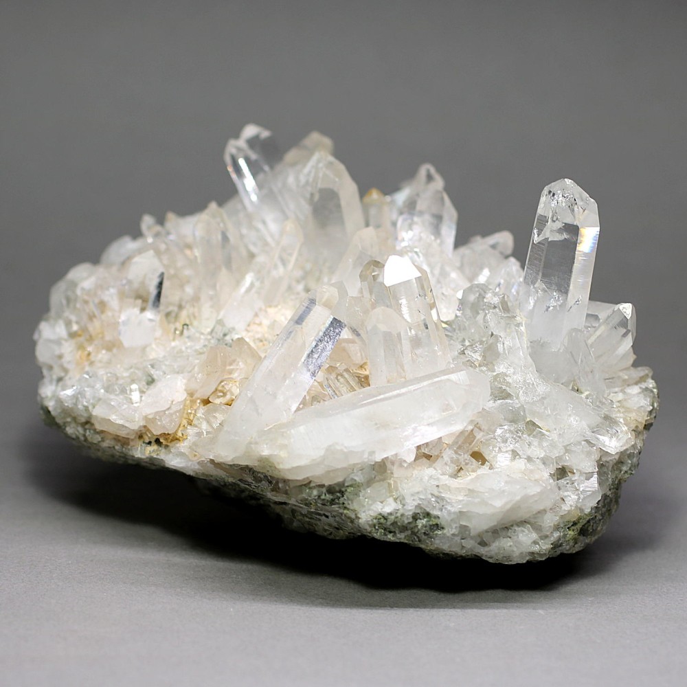カンチェンジュンガ産]ヒマラヤ水晶クラスター/原石（ミルキーな結晶と