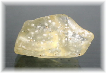 隕石の衝突によって作られる天然ガラス「テクタイト・モルダバイト・リビアングラス」 - 天然石・水晶専門店パワーストーン Infonix