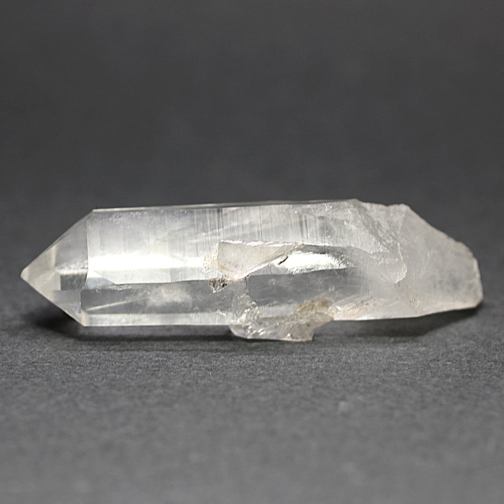 [高品質]ネパール/マカルー産ヒマラヤ水晶原石（ナチュラルポイント）